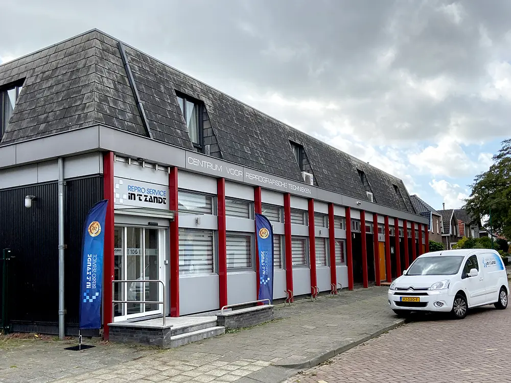 Beachvlaggen en square flags met bedrijfslogo op maat